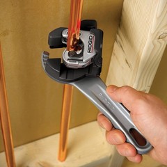 Close Quarters Tubing Cutter with Ratchet Handle