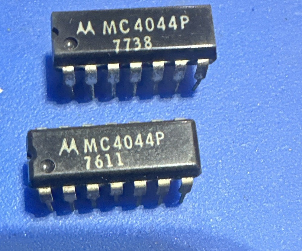 Motorola MC4044P 14-Pin Analog Interface IC Through-Hole Plastic DIP, 2 pc