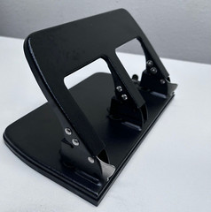 3-Hole Heavy-Duty Punch – BLACK