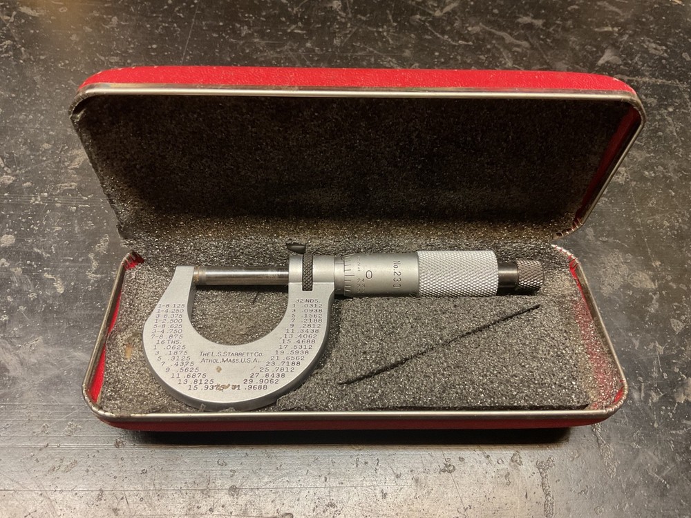 VINTAGE L.S. STARRETT CO. NO. 230 OUTSIDE MICROMETER IN METAL CASE
