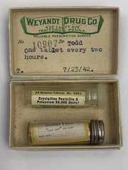 Vintage 1948 Becton Dickinson & Co B-D Yale 50cc Glass Syringe + Medical Sutures
