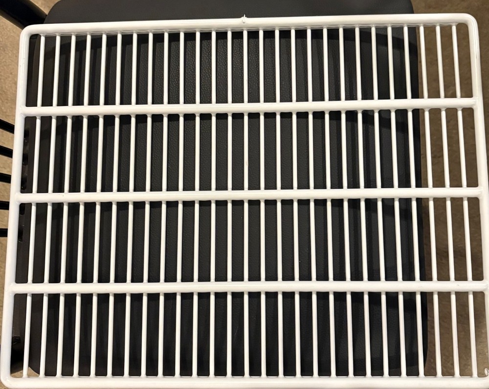 Avantco Coated Wire Shelves 14”x18” with clips