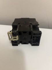 Telemecanique LC1-D12-10 Contactor 25A 600V 10HP 3 Pole 3 Phase Coil 120V