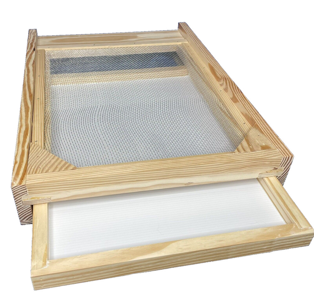 Pine 10 frame IPM screened bottom board with corrugated plastic in wood tray