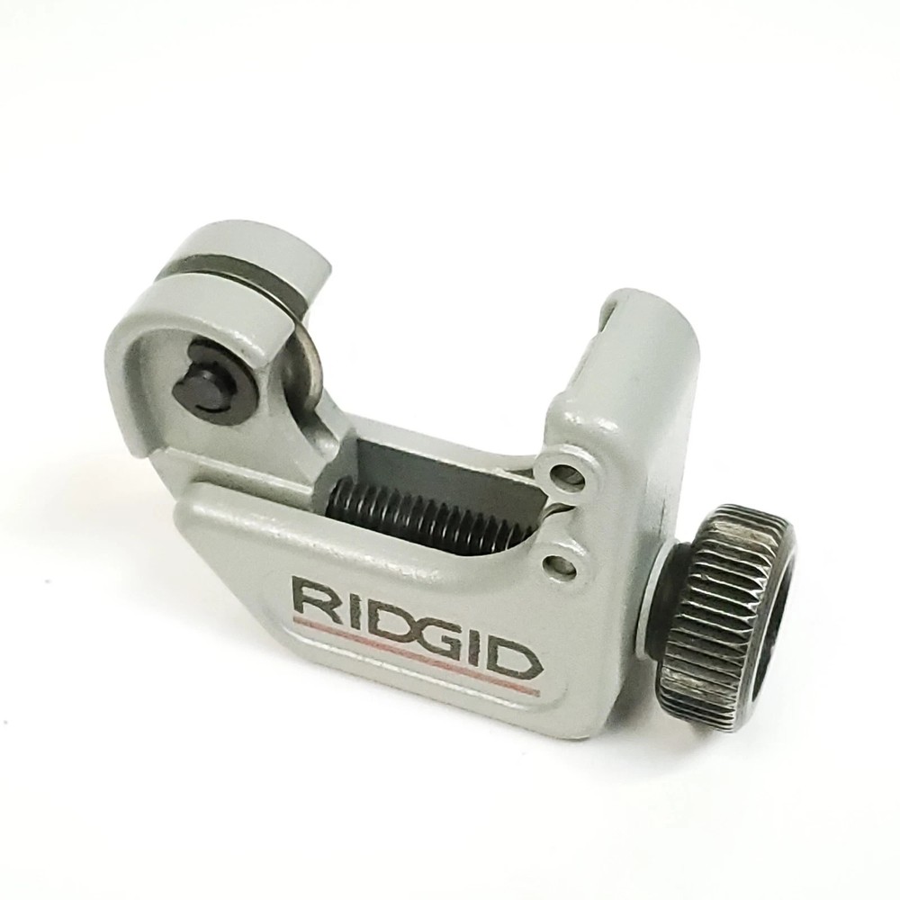 RIDGID 32985 Model 104 Close Quarters Tubing Cutter 3/16″ to 15/16″,