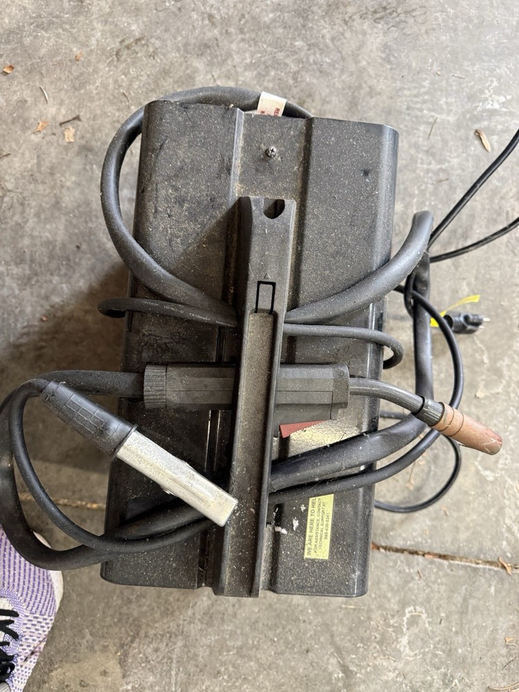 Chicago Electric Flux Core Welder 57798 Gasless Automatic Feed 120V Steel