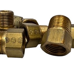 Lot of 8 Aeroquip 202X6X6 Brass 3/8″ Inverted Flare Male Fittings NOS