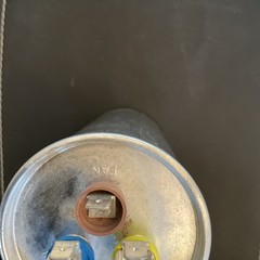 70+7.5µf x 440 VAC MULTI-PURPOSE RUN CAPACITOR, 50/60Hz ROUND TYPE .