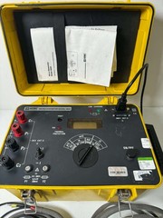 AEMC 5600 Micro-Ohmmeter 10A Digital Low Resistance Meter w/ Test Leads & Manual