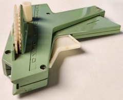 Vintage 1960’s DYMO M-4 Label Maker Green Uses 1/4″ Tape (Not Included)