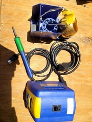 Hakko Soldering Station FX951 Excellent Condition, One Solder Tip, With Solder