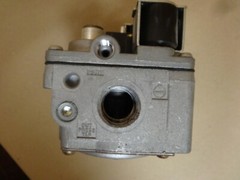 White Rodgers Gas Valve 36E24 210; EF32CW201A; Nat. Gas—-“USED”