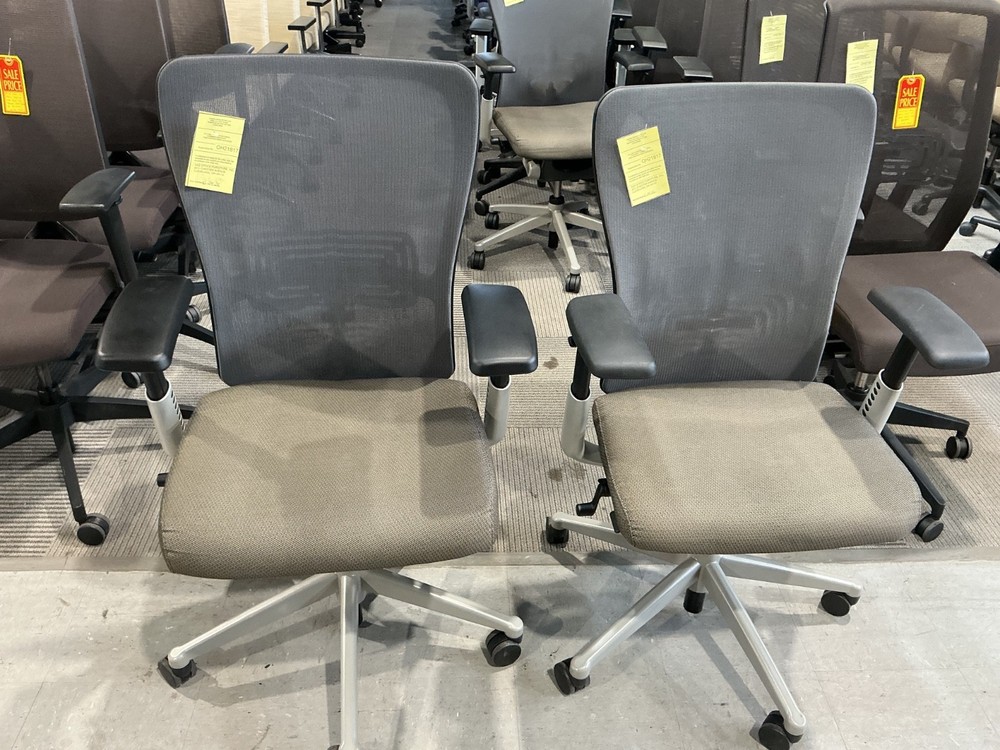 Haworth Zody Office Chair w/ Gray Mesh Back