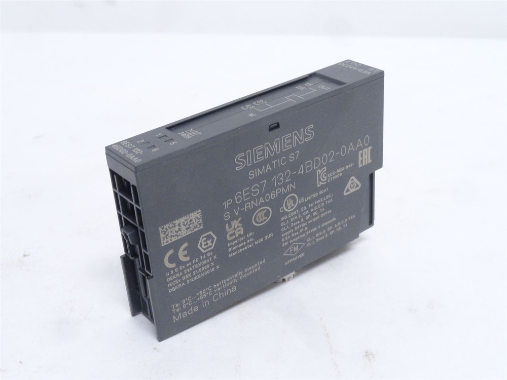 245807 New-No Box; Siemens 6ES7-132-4BD02-0AAO I/O Module; 24VDC; 1/2A