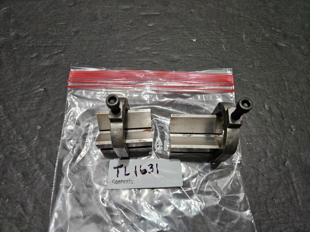 2 UNBRANDED V-BLOCKS W/CLAMPS 1 7/8″ L X 1 1/4″ W X 1 1/4″ H (TL1631)