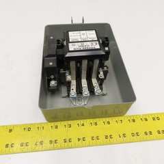 Siemens Allis CLA134C 480V Enclosed Lighting Contactor 30A Ballast 120V Coil NOS