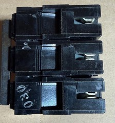 GENERAL ELECTRIC GE PLUG IN CIRCUIT BREAKER, 3 POLES, 240V, 30A, 3885, THQL32030
