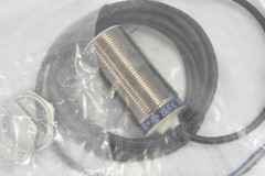 Telemecanique XS630B1MAL2 Inductive Proximity Sensor 15mm 24-240V Made Indonesia