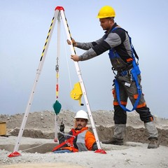 Confined Space Tripod Kit w/ 2600 LBS Lifting Winch Confined Space Rescue Tripod