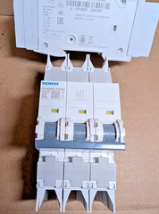 Siemens 5SJ4340-7HG Miniature Circuit Breaker, 3P, 40A, 400V (New NB)