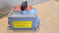APPLETON EFDC1502MS MANUAL MOTOR STARTER EXPLOSION PROOF 2-POLE 3HP 1/2″ HUB