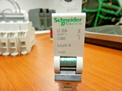 👀 NEW SCHNEIDER ELECTRIC 2 AMP CIRCUIT BREAKER 1 POLE 240 VAC 60120