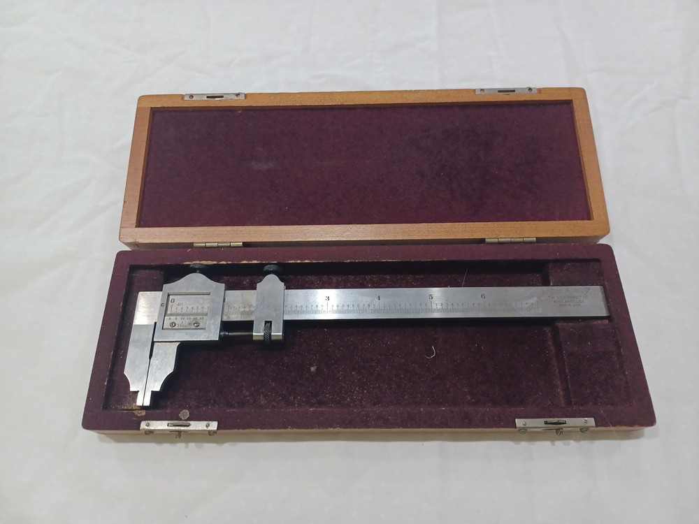 L.S. Starrett 6″ No. 122 Inside / Outside Vernier Caliper in original box