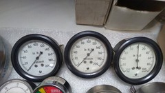 BOX OF USED AND NEW GAUGES AND METERS OF VARIOUS VALUES ALSO COMPOUND GAUGES
