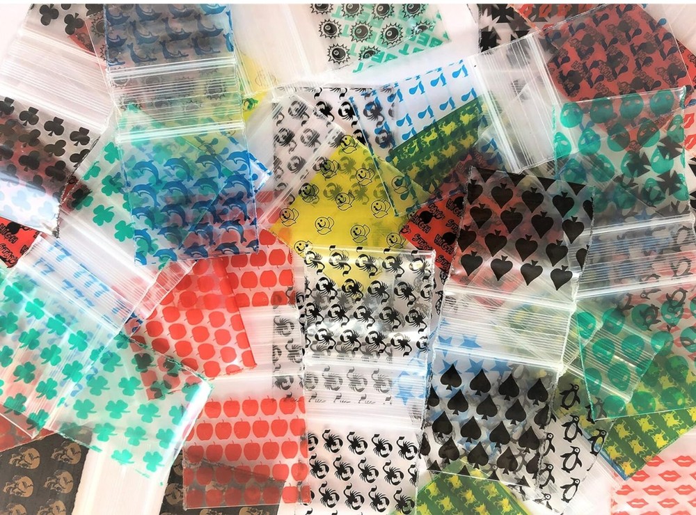 300 SMALL BAGGIES 1515 1.5″ X 1.5″ MINI RESEALABLE POLY (10+ MIXED DESIGNS)