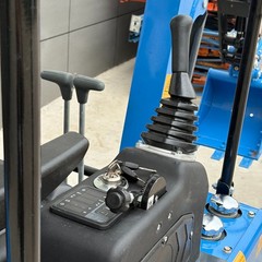 4,000 lbs Mini Excavator | KUBOTA Diesel Engine | Hydraulic Thumb，Compact Digger