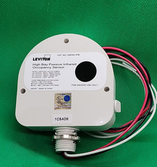 LEVITON OSFHU-ITW High-Bay Passive Infrared Occupancy Sensor and Relay [3RE4-1]