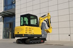 3.5-ton Kubota V1505 diesel mini excavator 25hp cab air conditioning thumb clamp