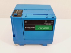Honeywell RM7895C1012 Burner Controller w/ ST7800A1039 (30s) & R7847A1082