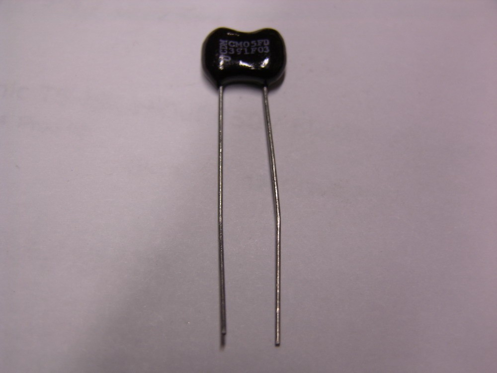 30 Cornell Dubilier CD15FD391J03 390 pF 500V 5% Silver Mica Capacitors