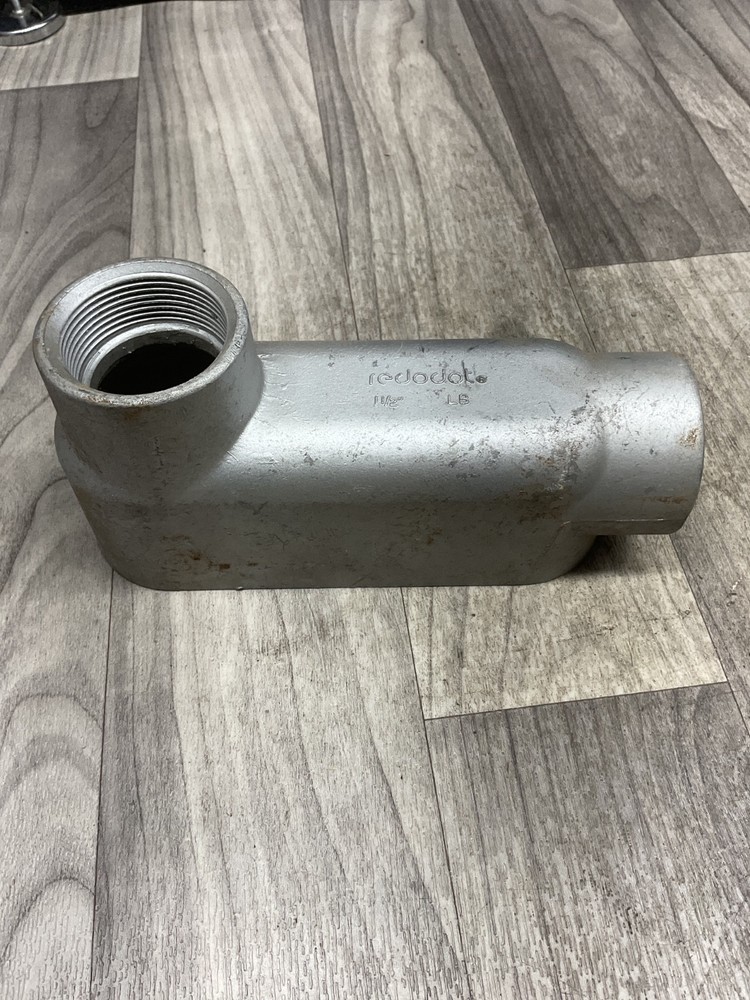 Red Dot 1-1/2″ LB Aluminum Conduit Body, 90Degree, 32.0CU In. NOS #4022PT26
