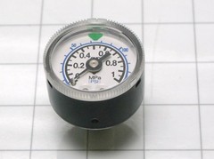 SMC 150 psi gauge with max/min pointers 1/4 NPT mount 1 MPa 1 5/8″ diameter