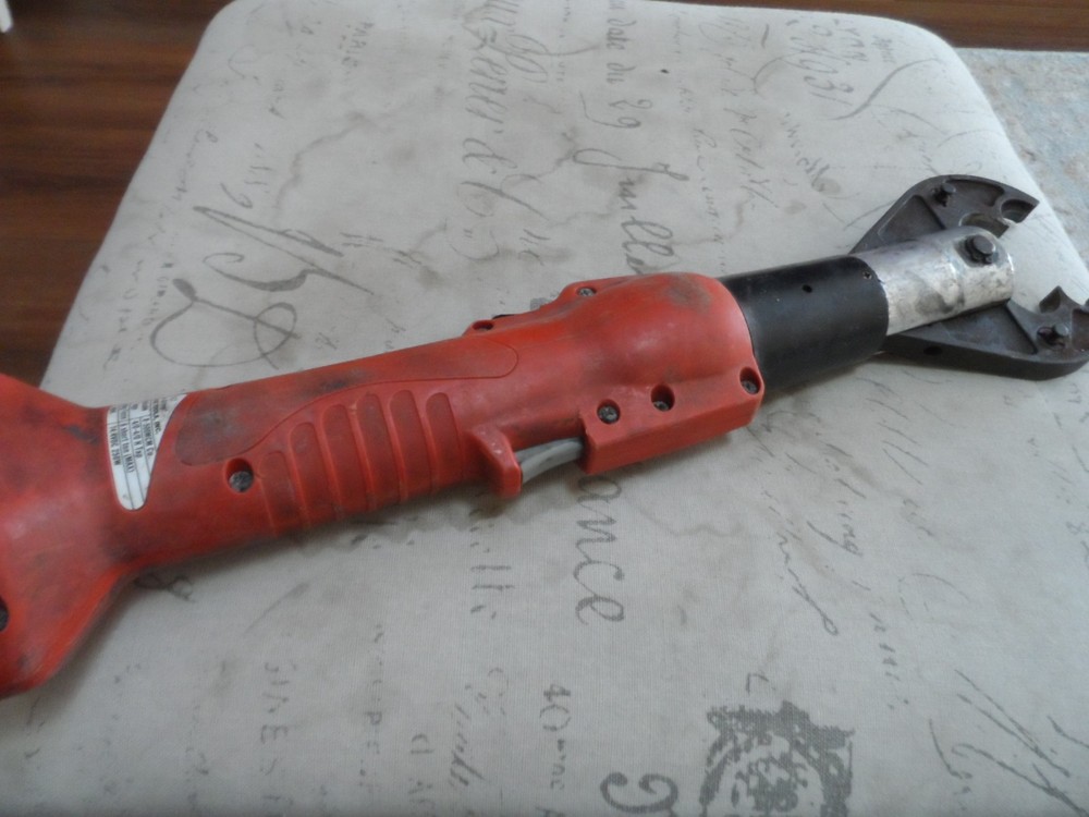 Huskie Tools ECO-EZ Robo Crimp 6 Ton Hydraulic Crimping Tool has Battery