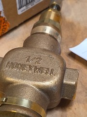 HONEYWELL V5011N2006 1/2″ 2-WAY, DIRECT ACTING GLIBE VALVE *NEW* WE*SHIP*TODAY*