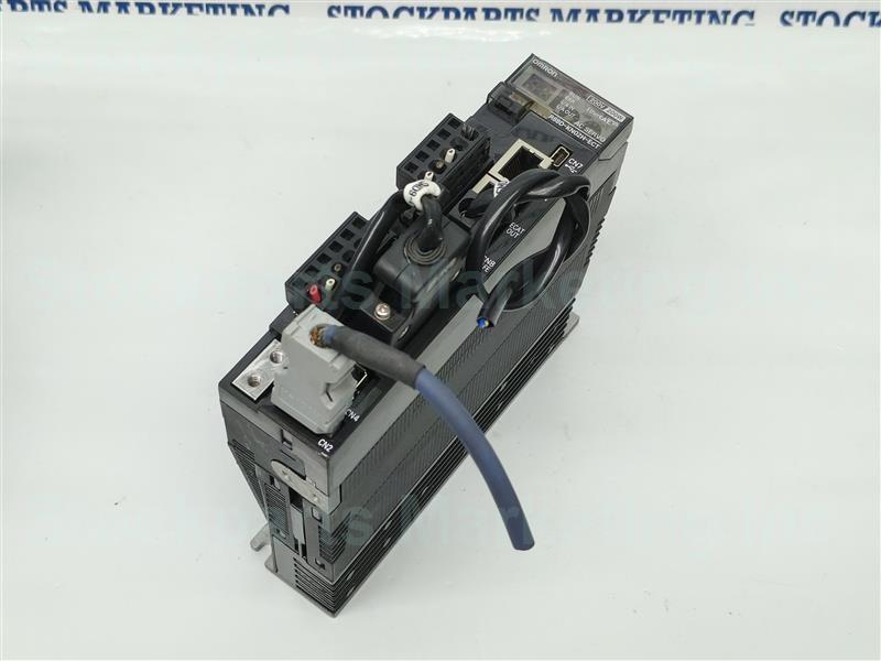 Omron R88D-KN02H-ECT R88DKN02HECT AC Servo Driver 0-240V 3PH 1.6A 0-500.0Hz 200W