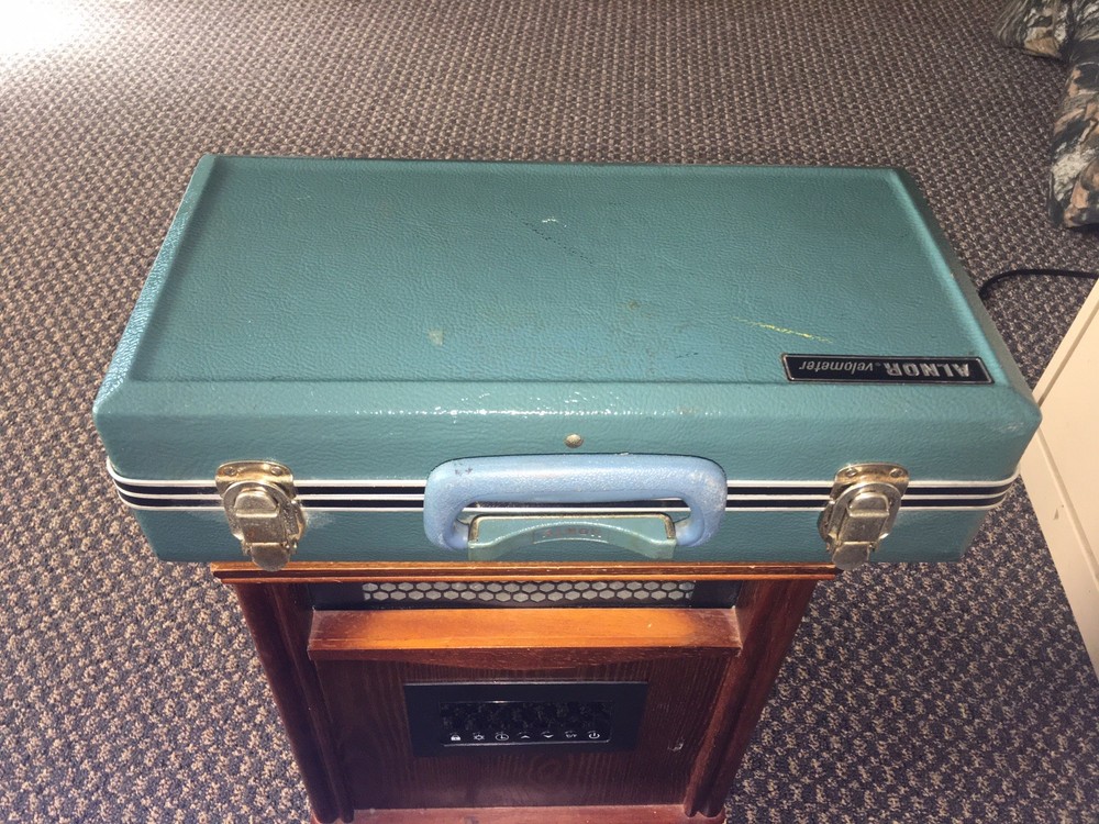 Alnor 6000 Velometer in original Alnor case tested and working
