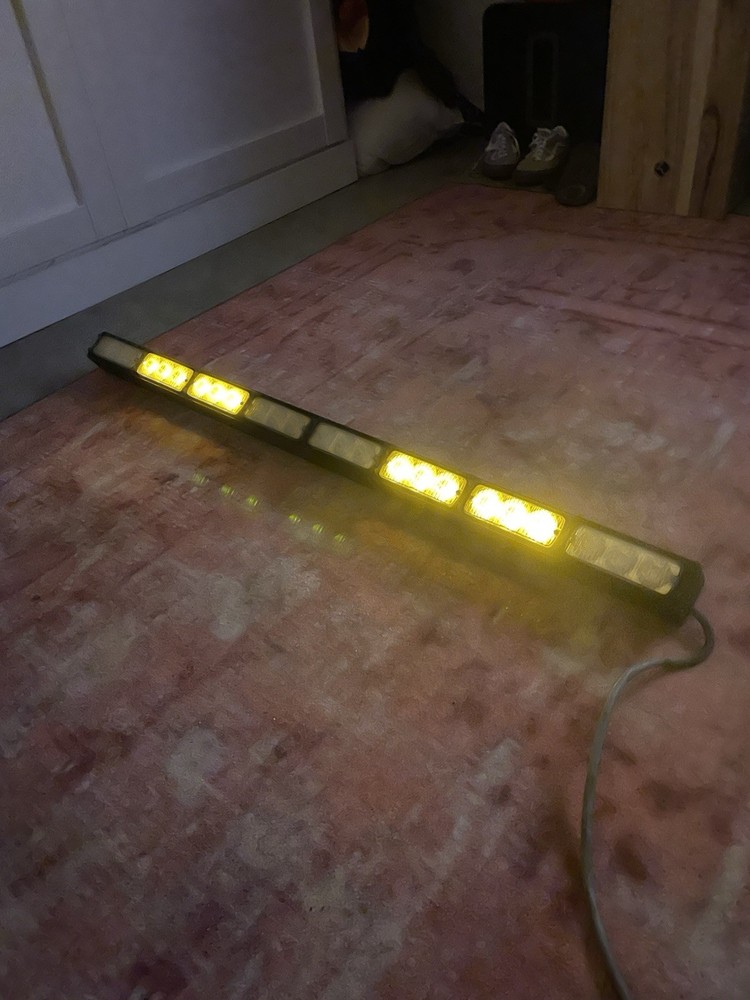 Whelen Traffic Advisor Lightbar 8 LED Amber Super Linear 500 Series w/Controller