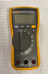 FLUKE 115 TRUE RMS MULTIMETER W/ LEADS- USED.