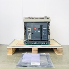 Schneider Electric NW32H1 Masterpact ACB Air Circuit Breaker 3200A 3P 6.0 A