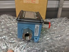 United Electric UE 2WLP41P14 Pressure Switch, 0-100 psi, 4-20 mA, Loop