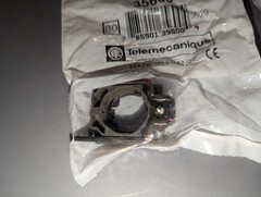 NEW LOT OF 4 TELEMECANIQUE ZB4BZ009 LATCHES 35600