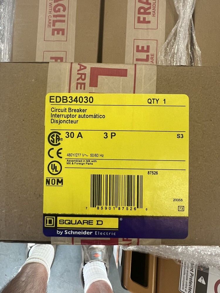 Square D EDB34030 Circuit Breaker