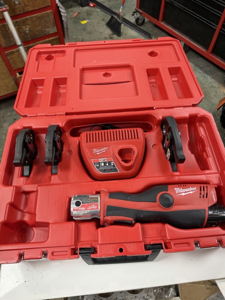 Milwaukee M12 Force Logic ProPress with Jaws and Accessories 2473-20