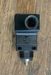 ALLEN BRADLEY 42GNC-9200-QD SERIES A REV F PHOTOSWITCH PHOTOELECTRIC SENSOR