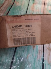 HONEYWELL L404B1304 / L404B1304 Pressuretrol Range 2 To 15 PSI Diff 1-6 PSI NOS