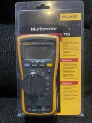 Fluke 115 True RMS Multimeter, Auto-Ranging, Backlight, 600V, 40MΩ, Handheld